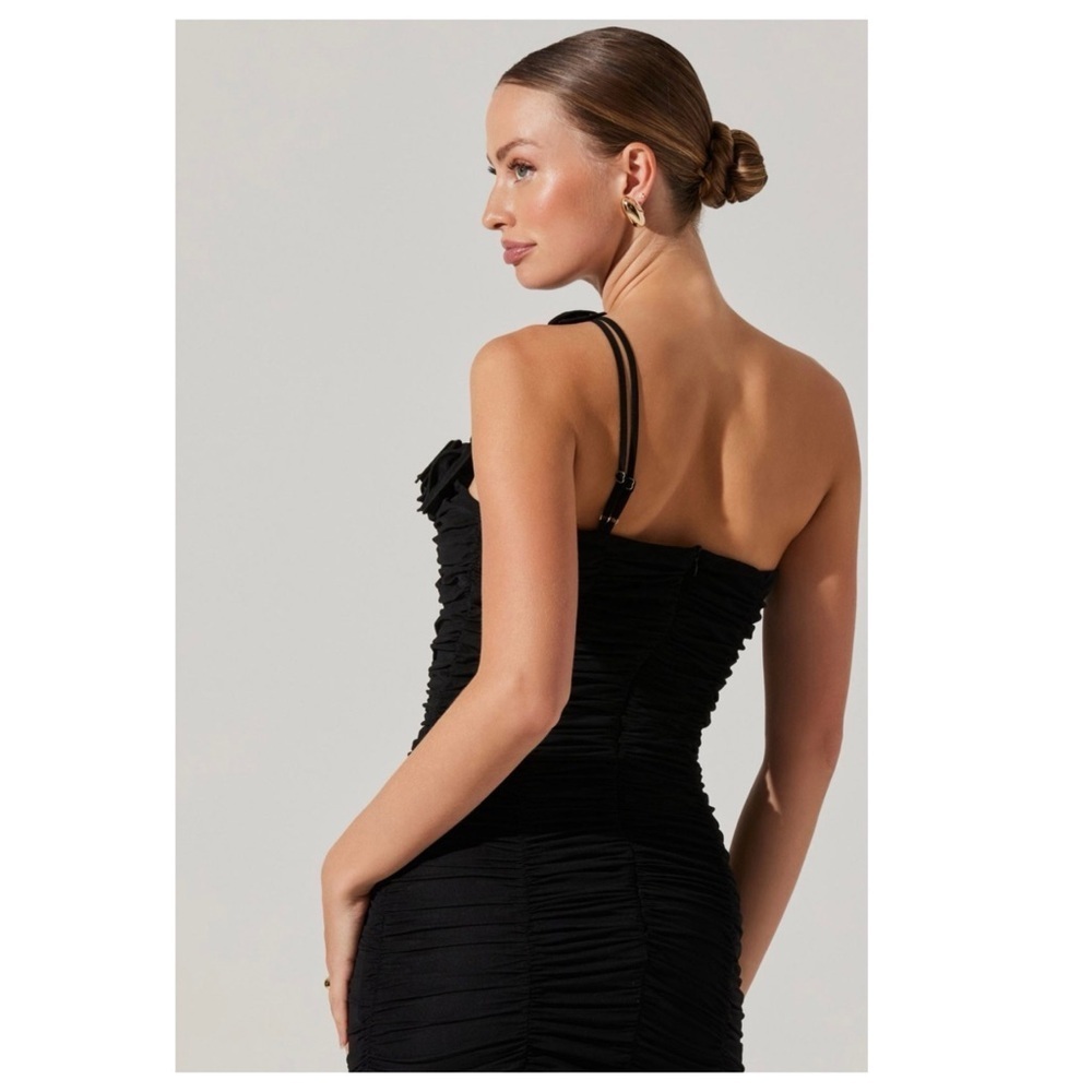 ASTR | Corsage Ruched Bodycon Midi Dress In Black | XS - Picture 4 of 10